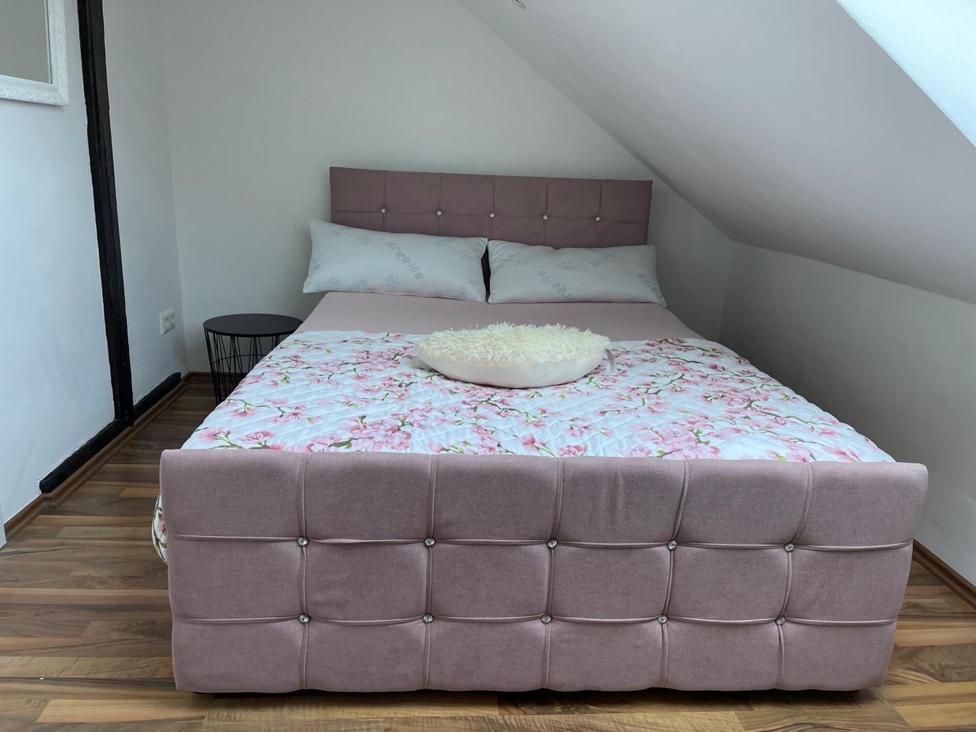 Geraeumige 3-Zimmer-Ferienwohnung Im Herzen Von Kassel Exterior foto
