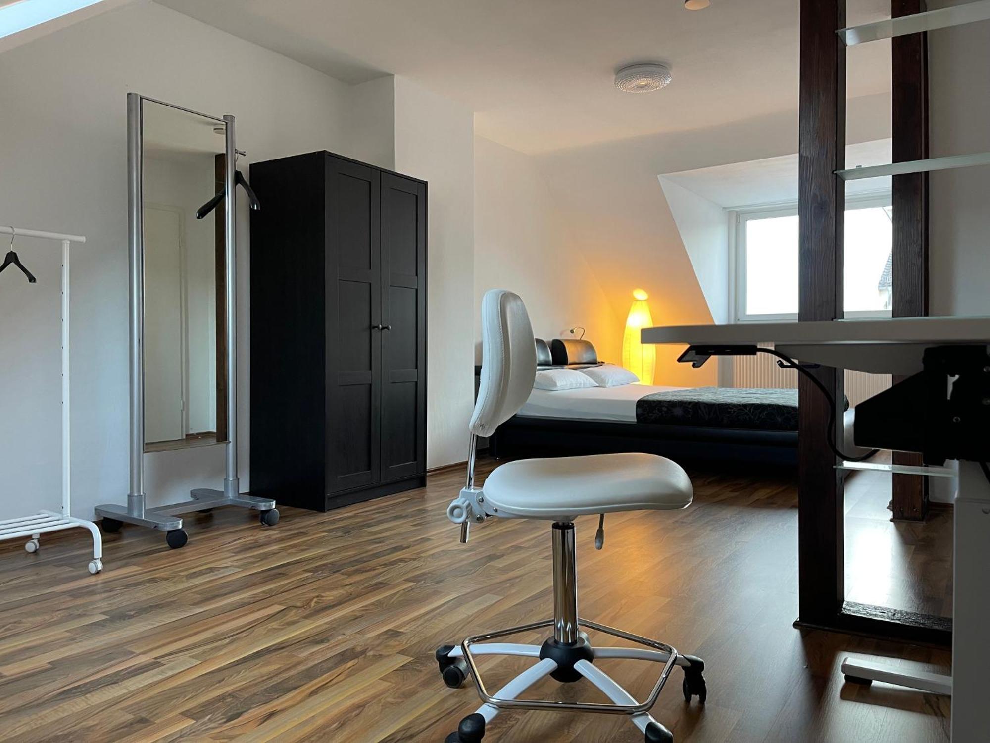 Geraeumige 3-Zimmer-Ferienwohnung Im Herzen Von Kassel Exterior foto