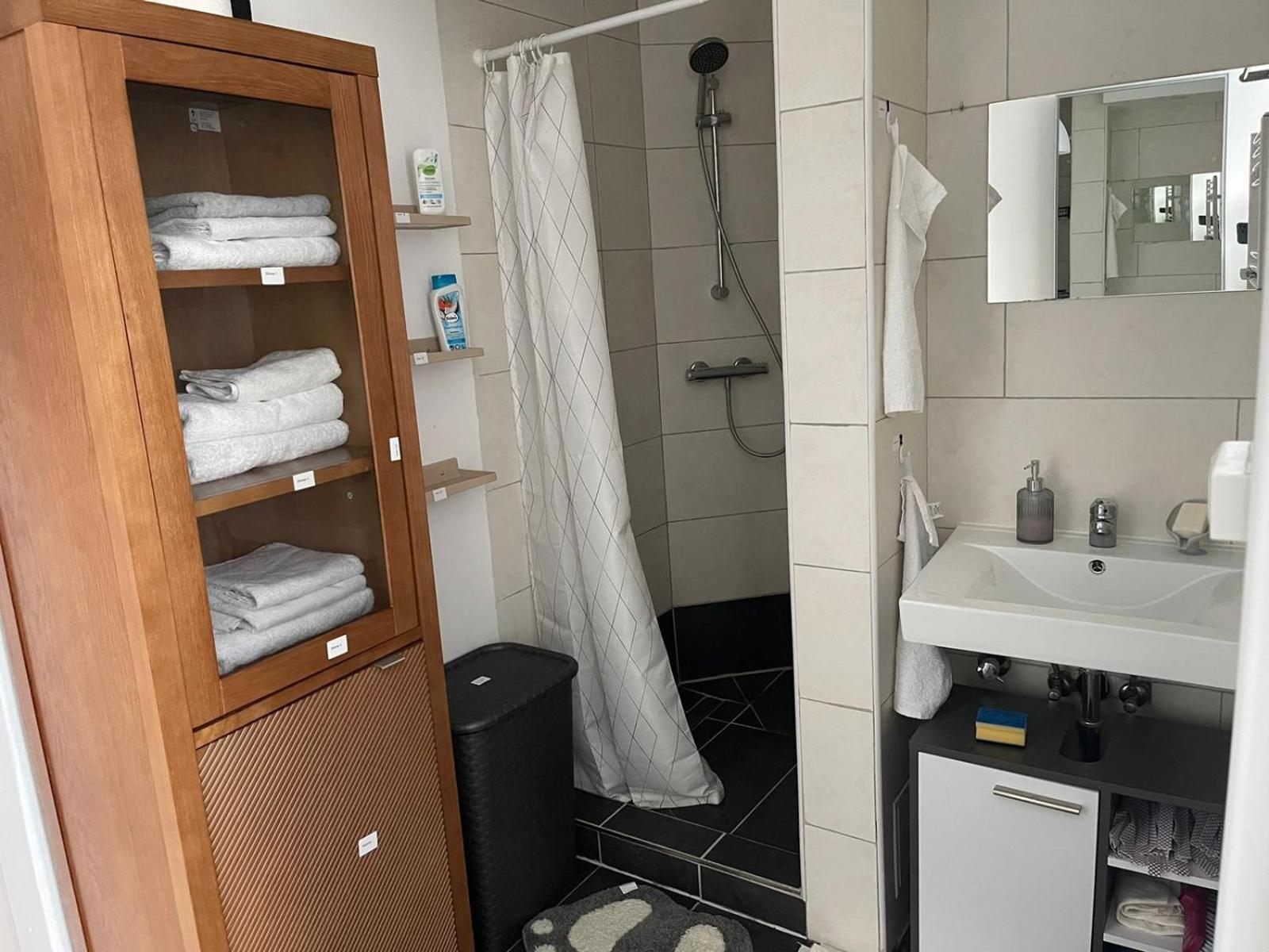 Geraeumige 3-Zimmer-Ferienwohnung Im Herzen Von Kassel Exterior foto