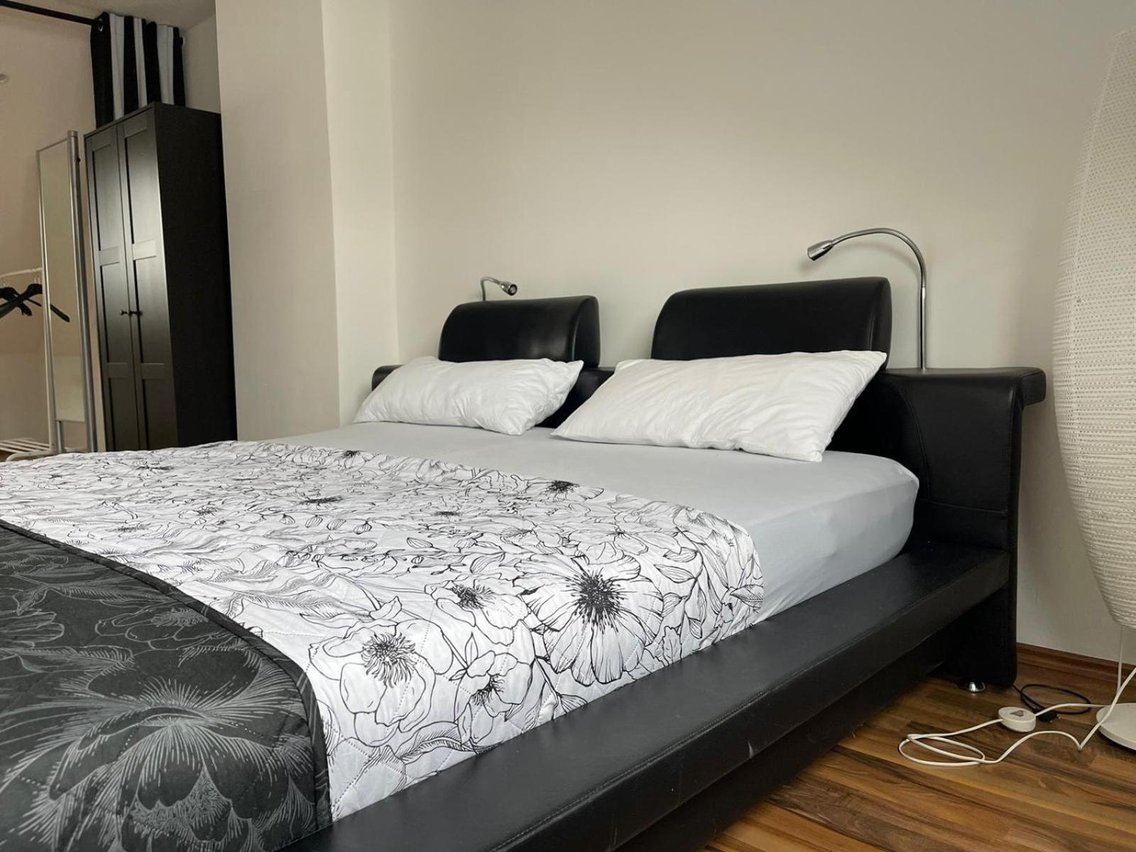 Geraeumige 3-Zimmer-Ferienwohnung Im Herzen Von Kassel Exterior foto